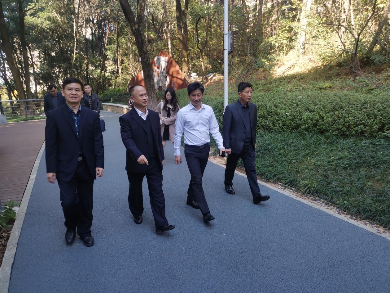 市人防办党组成员钟新材,党组成员,副主任周志兵,沈少祥以及各业务